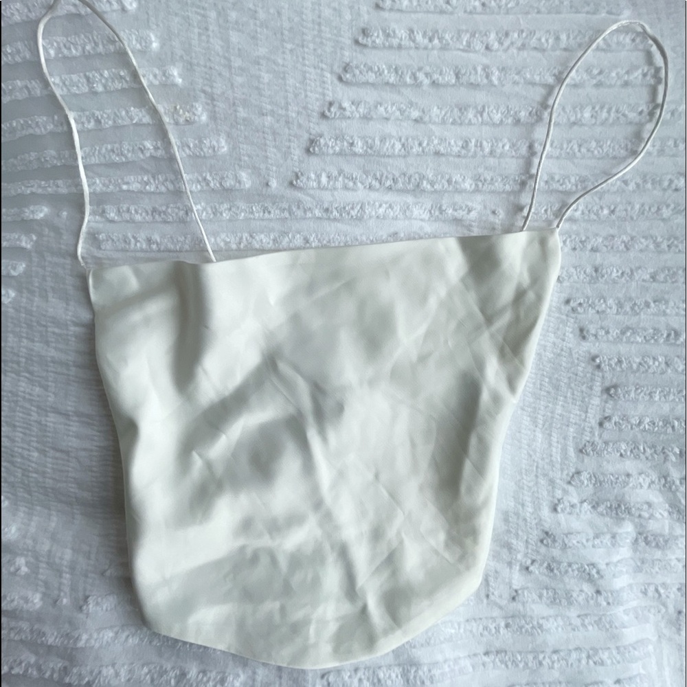 WHITE FOX Runway Feature Crop White